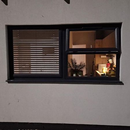 Deluxe Single Room Only For One Adult Northolt  Bagian luar foto