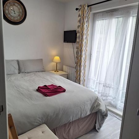 Deluxe Single Room Only For One Adult Northolt  Bagian luar foto
