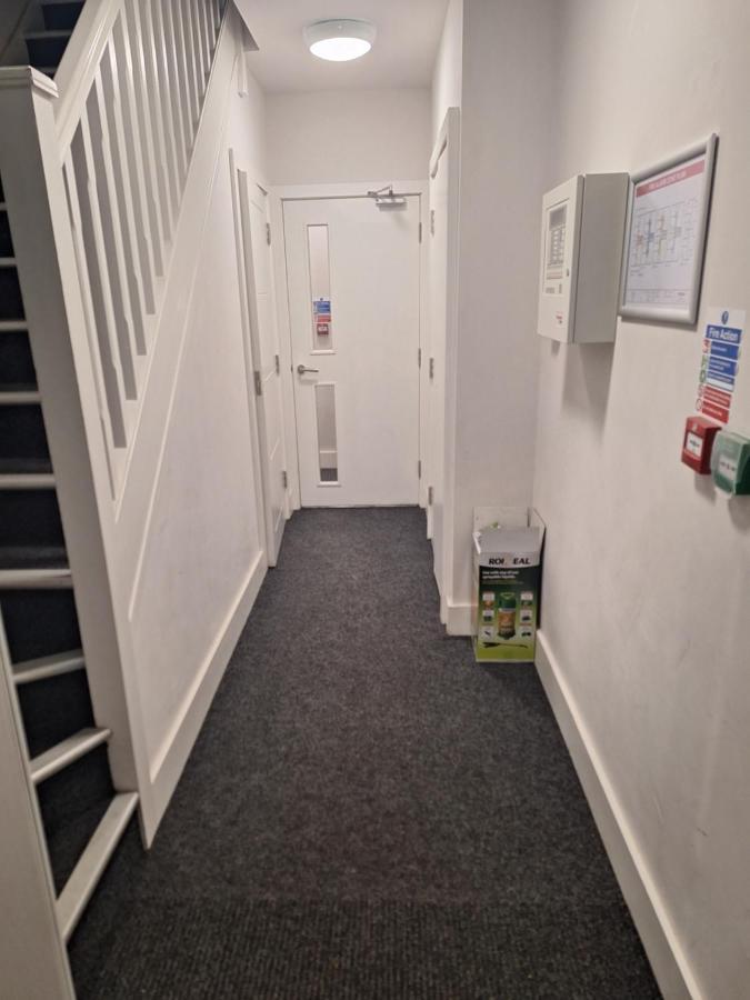 Deluxe Single Room Only For One Adult Northolt  Bagian luar foto