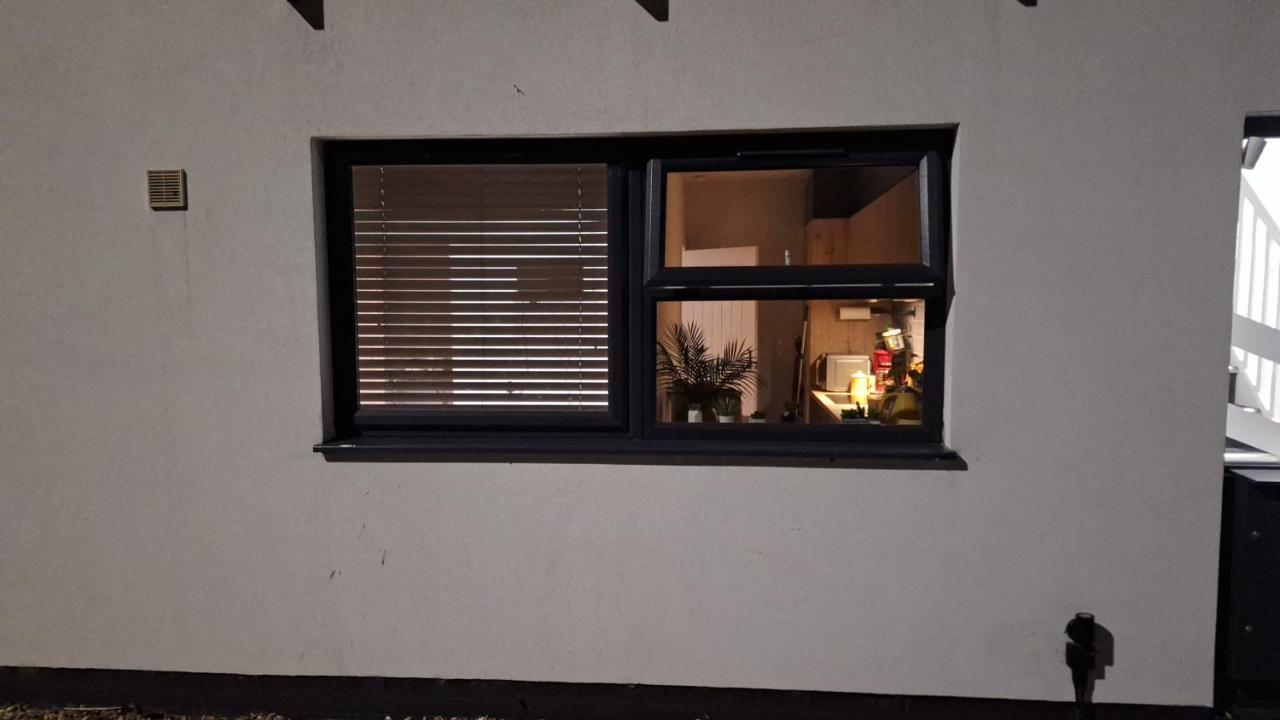 Deluxe Single Room Only For One Adult Northolt  Bagian luar foto