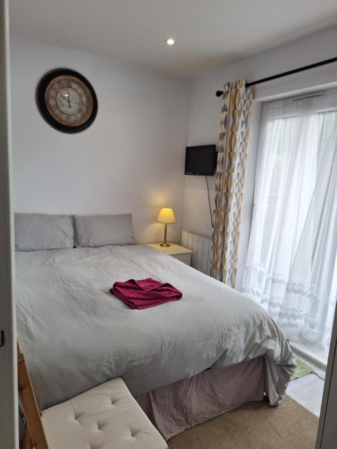 Deluxe Single Room Only For One Adult Northolt  Bagian luar foto
