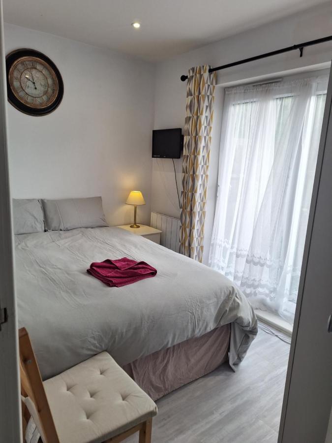 Deluxe Single Room Only For One Adult Northolt  Bagian luar foto